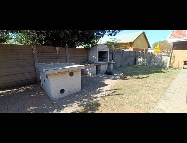 3 BEDROOM HOUSE FOR SALE IN VANDERBIJLPARK CE 5